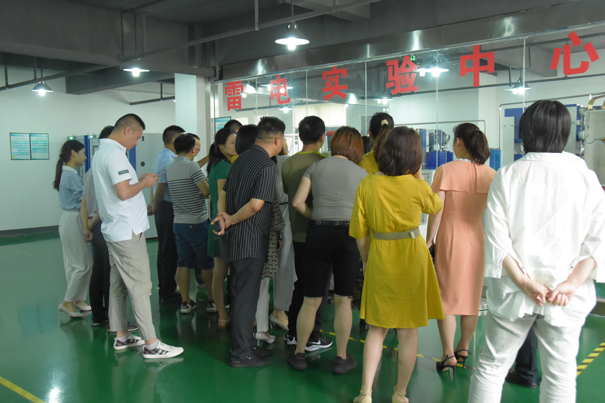 瑞士维多利亚大学MBA15-16班同学莅临万搏（中国）防雷考察交流