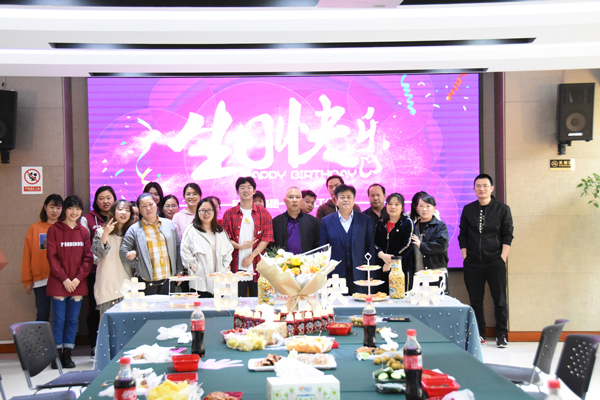 “感恩有你，携手同行”！万搏（中国）举办2022年一季度员工集体生日会
